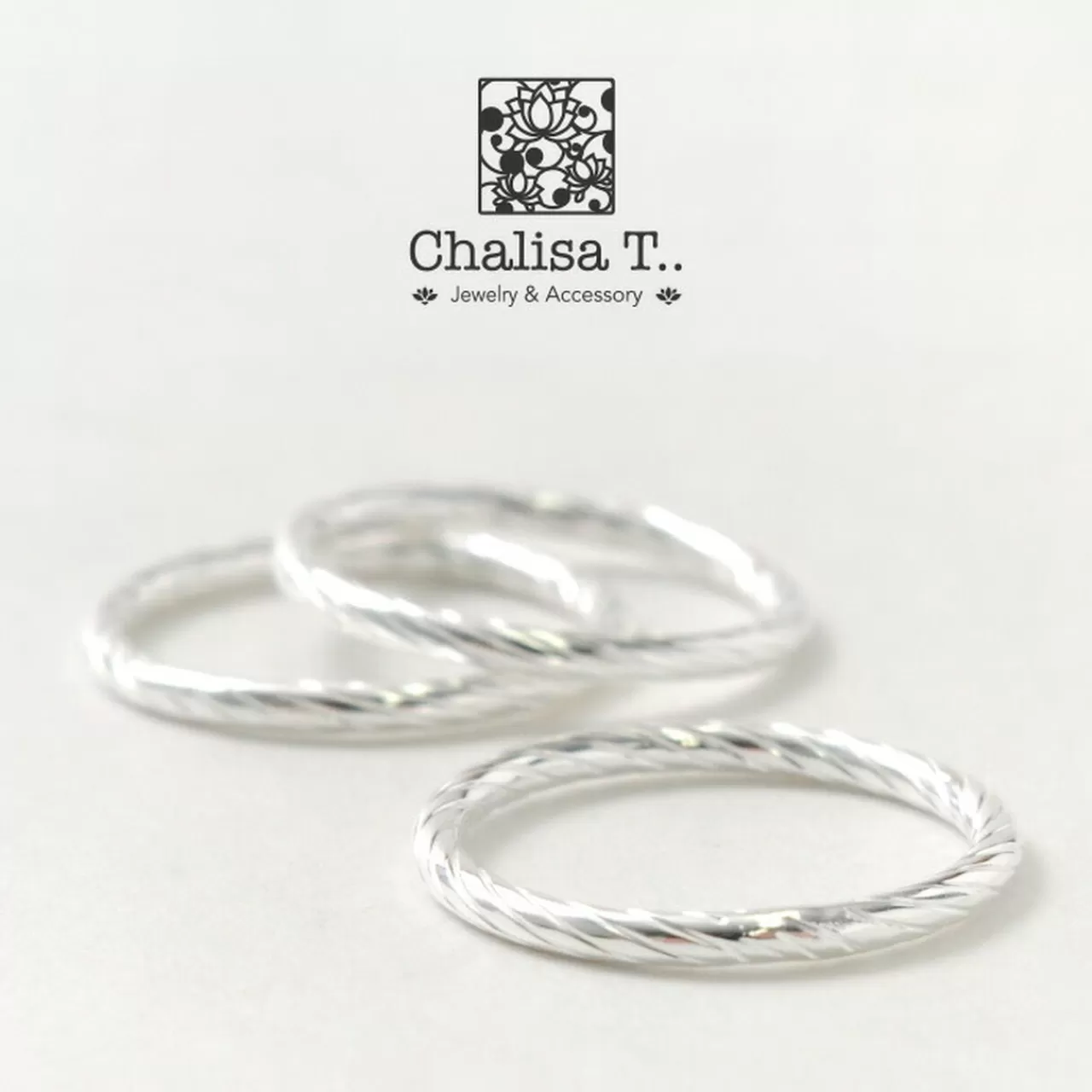 CHALISA T.. Ring>Extra Fine Ring, High Polish Circle Silver