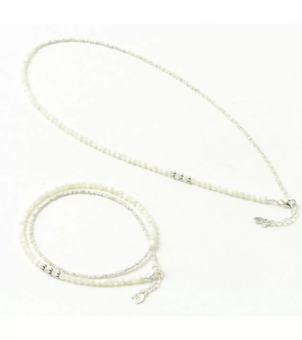 CHALISA T.. Anklets>Round Shell Wrap Anklet/Cullen Silver Flat Beads White