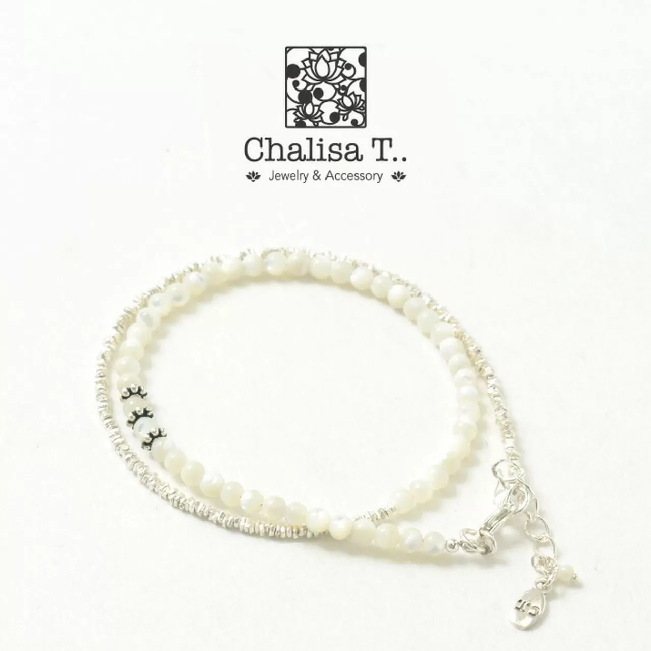 CHALISA T.. Bracelets>Round Shell Wrap Bracelet With Karen Silver Flat Bead White