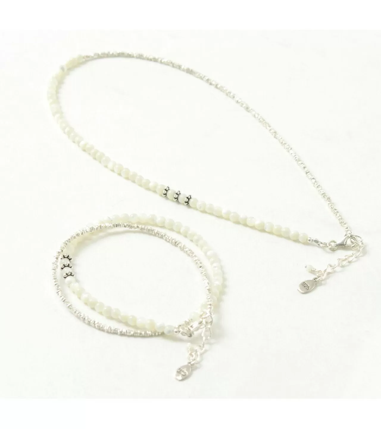 CHALISA T.. Bracelets>Round Shell Wrap Bracelet With Karen Silver Flat Bead White